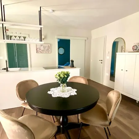 The Rooster Apartment *