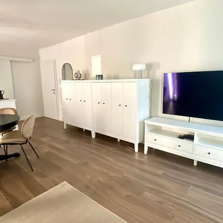 The Rooster Apartment *