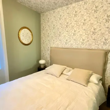 The Rooster Apartment *